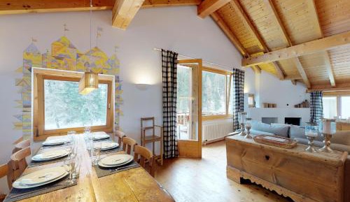 Apartment with Mountain View