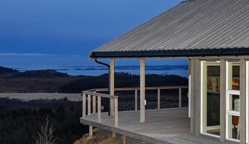 Three-Bedroom Holiday Home 