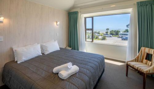 Driftwood Standard King Room