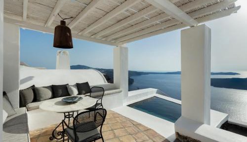 Pergola Suite with Plunge Pool and Caldera View