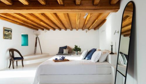Belvedere Suite with Plunge Pool and Caldera View