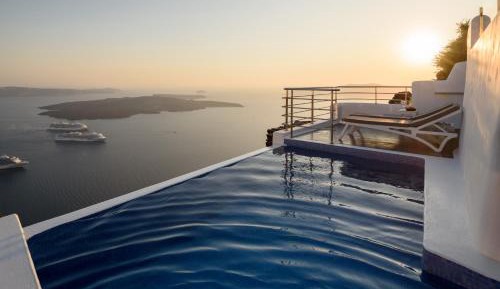 Angels infinity pool suite