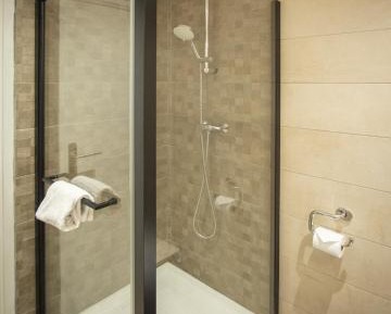 Twin Room with Shower
