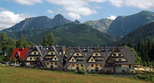 Apartment with Mountain View