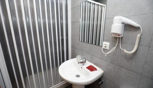 Double Room (2 Adults + 1 Child )