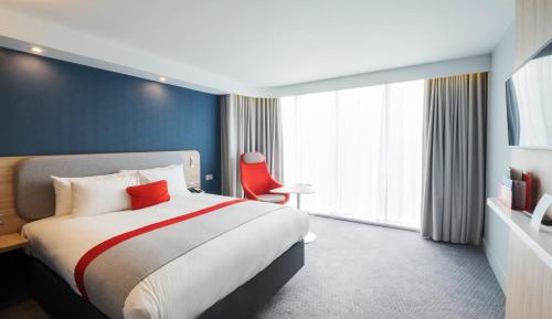 Standard Accessible Queen Room with Free Hot Breakfast