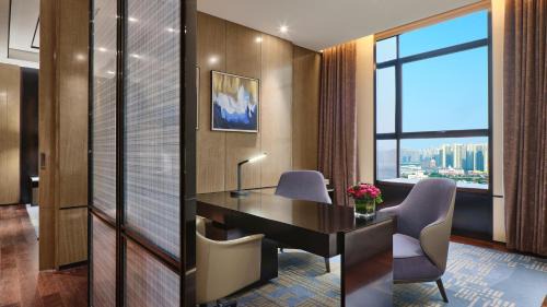 1 King Bed Executive Suite Lake View