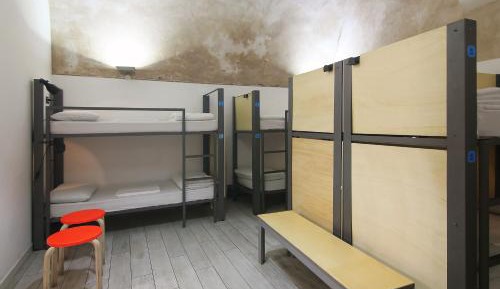 Single Bed in Mixed Dormitory Room