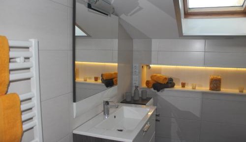 Two-Bedroom Apartment with Mountain View