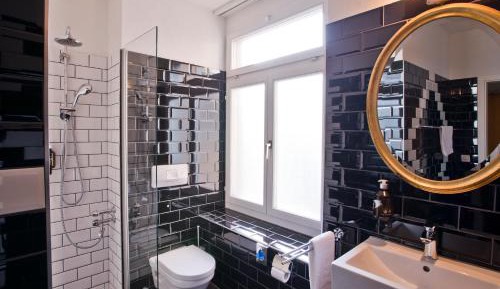 Single Room with Shared Bathroom