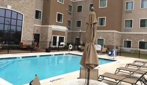 One-Bedroom Queen Suite - Hearing Accessible - Non-Smoking