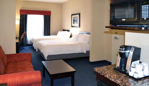 Queen Suite with Two Queen Beds