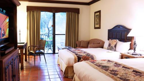 Staycation Offer - Luxury Deluxe Double Room with Free Dinner 