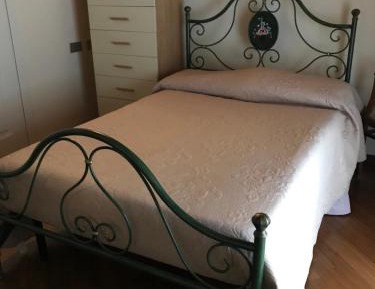 Single Room with Shared Bathroom