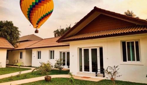 Bungalow with Garden View