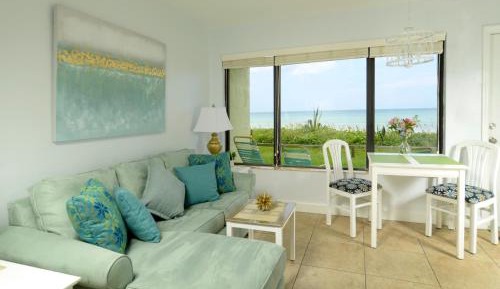 1 Queen Bed 1st Floor Ocean Front with Patio