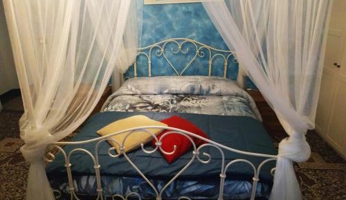 Standard Double Room with Shared Bathroom