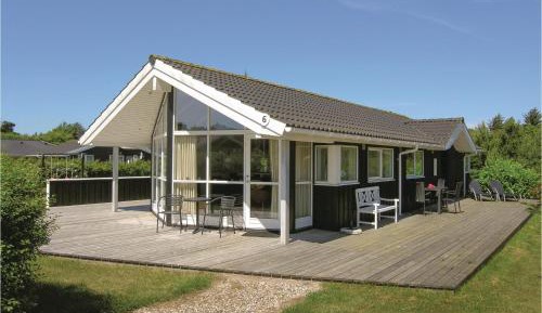 Three-Bedroom Holiday Home 