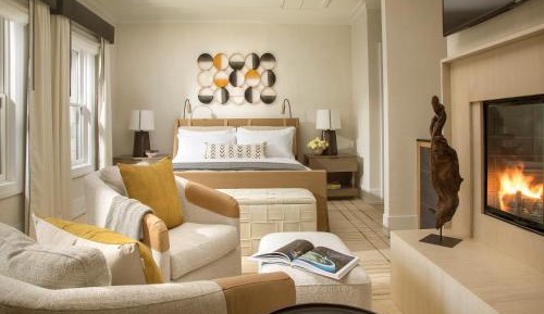 ADA Dlx Suite with Indoor/Outdoor Shower