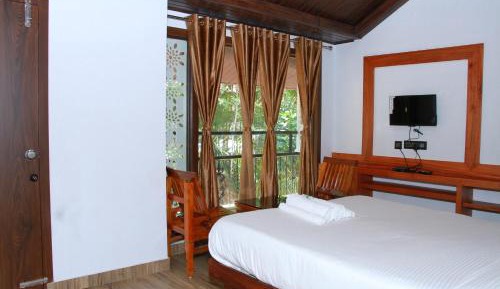 Deluxe Double or Twin Room with Garden View
