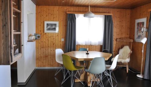 Apartment with Mountain View