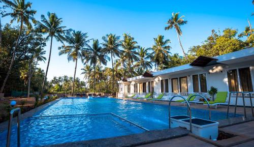 Deluxe Room with Pool View