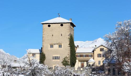Apartment with Mountain View