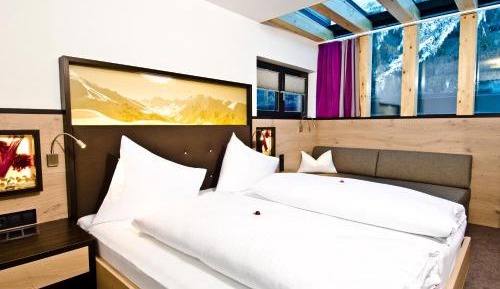 Penthouse Studio