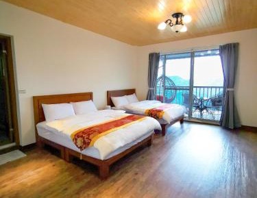 Quadruple Room with Private Bathroom