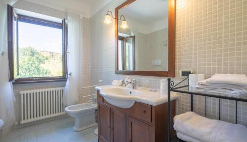 Four-Bedroom Apartment with Pool View