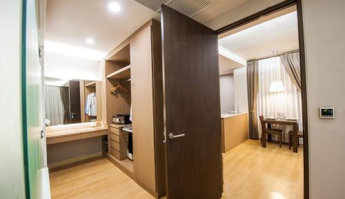 One Bedroom Suite (King Bed) 