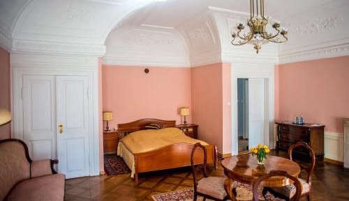 Large Suite