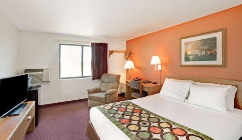 Deluxe Queen Room - Non-Smoking