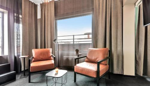 Three-Bedroom Apartment with Balcony