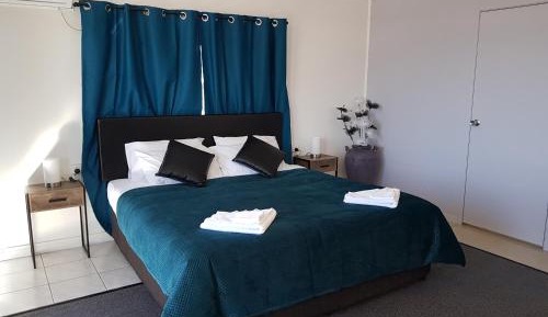 King Suite with Spa Bath (Upstairs)