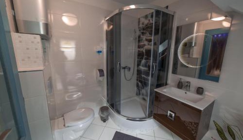 Deluxe Double Room with Shower