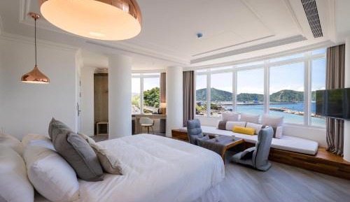 Deluxe Family Suite