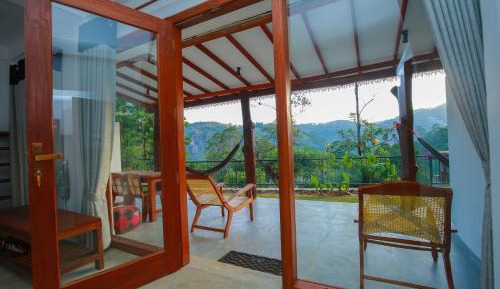 Deluxe Family Room with Ella Rock View