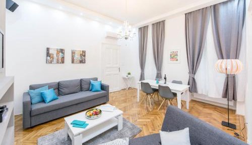 One-Bedroom Apartment with Air Conditioning