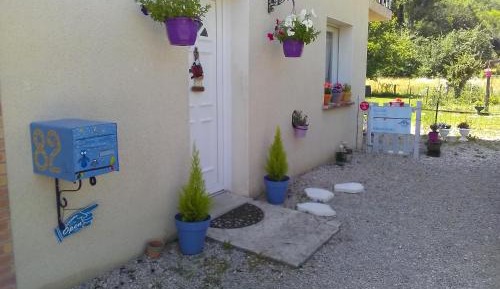 Triple Room with Garden View with Shared Bathroom