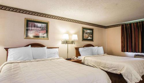 Queen Room with Two Queen Beds - Non-Smoking