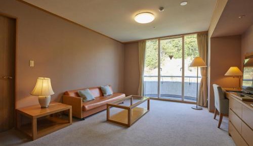 Standard Twin Room with Mountain View - Non-Smoking