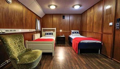 Twin Room with Shared Toilet