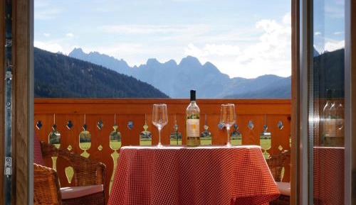 One-Bedroom Apartment with Balcony