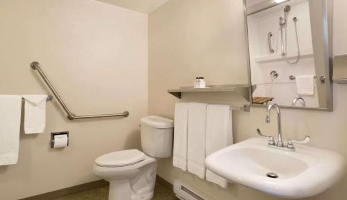 Queen Room - Mobility Access/Non-Smoking