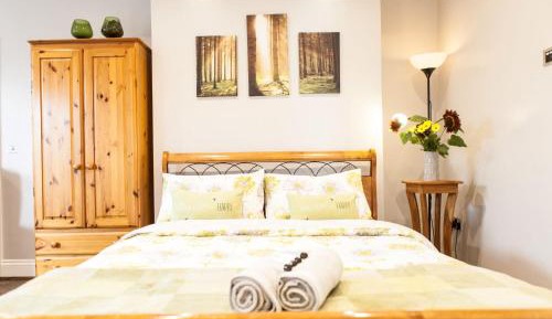 Apartment with Garden View