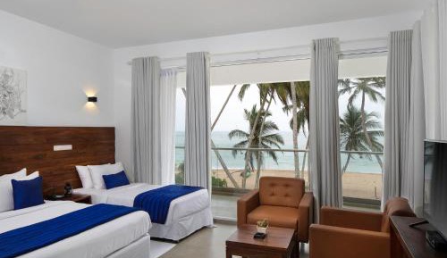Deluxe Triple Room with Bathtub and Sea View