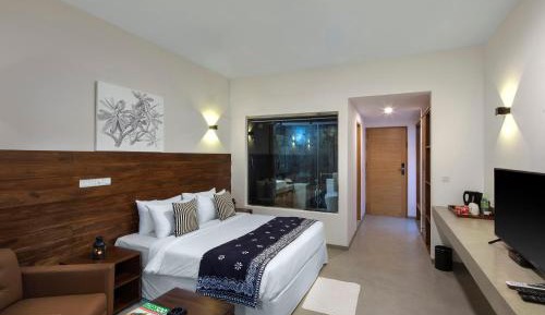 Deluxe Double Room with Balcony and Sea View