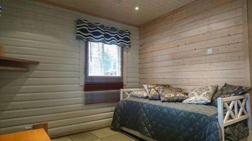 Two Bedroom House with Lake View