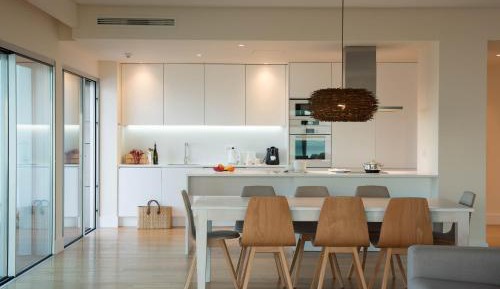 Deluxe Three-Bedroom Apartment